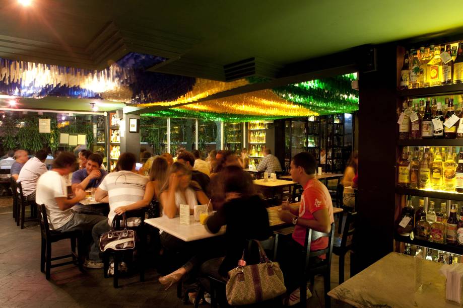 Academia da Cachaça: sucesso no Leblon Academia da Cachaça: sucesso no Leblon