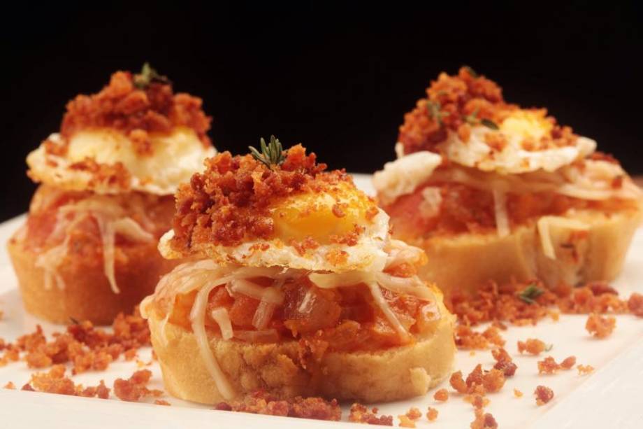 Bruschettas carbonara: destaque do Botero Bruschettas carbonara: destaque do Botero