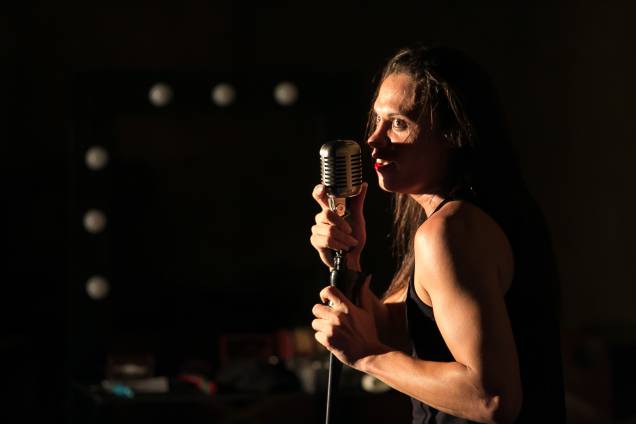 Silvero Pereira em BR-TRANS: ele assina a dramaturgia e está em cena neste monólogo Silvero Pereira em BR-TRANS: ele assina a dramaturgia e está em cena neste monólogo
