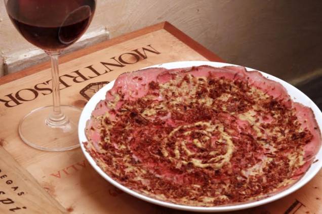 Carpaccio de Rosbife com Mostarda Dijon Carpaccio de Rosbife com Mostarda Dijon