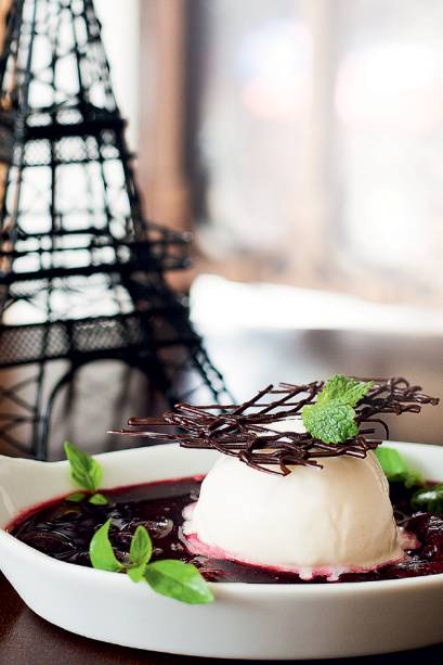 Calda de frutas vermelhas, vinho do Porto e sorvete de gengibre: R$ 21,90 Calda de frutas vermelhas, vinho do Porto e sorvete de gengibre: R$ 21,90