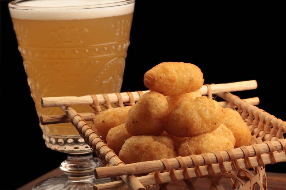 Cápsulas de aipim com queijo: petisco do Comedoria