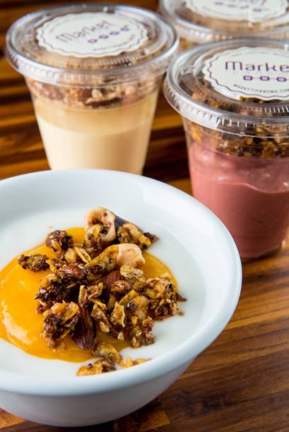 Iogurte com manga e granola (R$ 10,00): na lista de sobremesas servidas no copo Iogurte com manga e granola (R$ 10,00): na lista de sobremesas servidas no copo