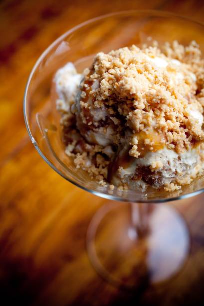 Creme de Banana com paçoca caseira e calda de caramelo: no Market