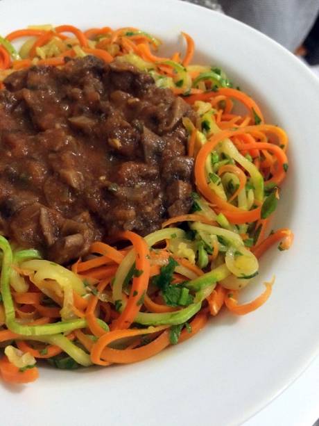 Espaguete de vegetais com shiitake à bolonhesa Espaguete de vegetais com shiitake à bolonhesa