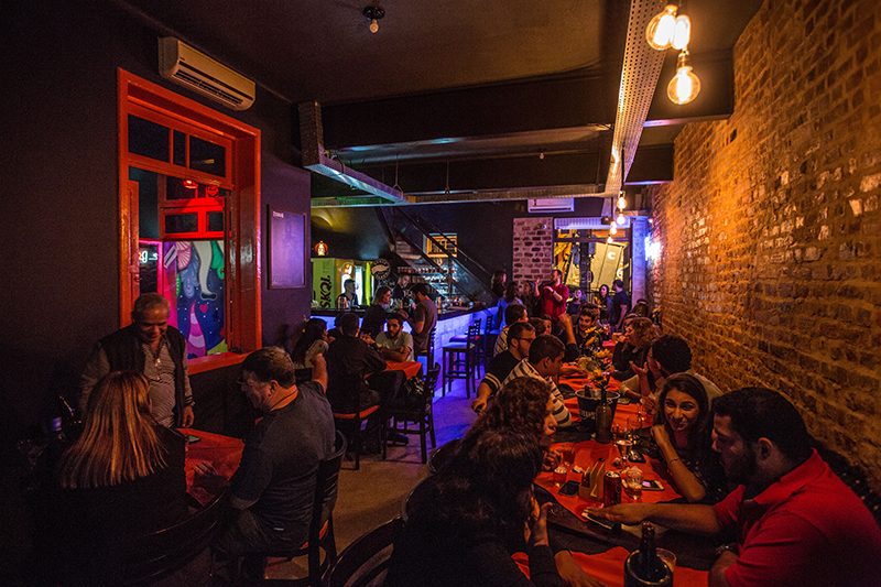 Alice Bar: decoração e menu temáticos Alice Bar: decoração e menu temáticos