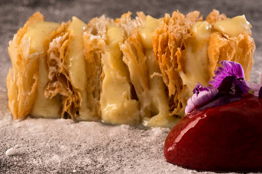 Mil-folhas tradicional com framboesa Mil-folhas tradicional com framboesa