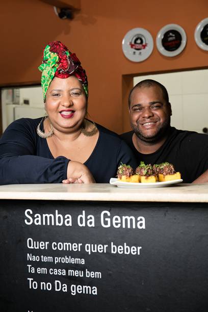 Luiza de Souza e Leandro Amaral na cozinha que dá samba Luiza de Souza e Leandro Amaral na cozinha que dá samba
