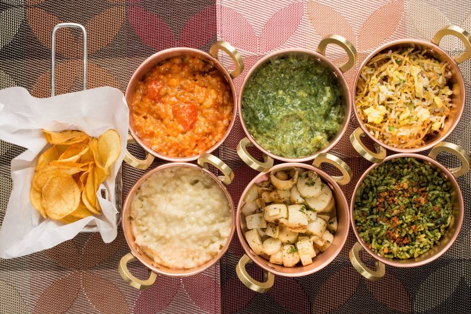 Bife de chorizo: R$ 55,00, com molho e guarnições incluídos Bife de chorizo: R$ 55,00, com molho e guarnições incluídos