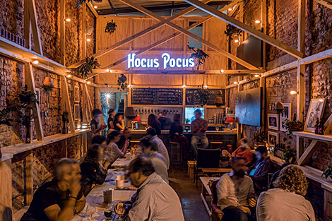 Hocus Pocus: a cervejaria ganha casa própria de clima despojado Hocus Pocus: a cervejaria ganha casa própria de clima despojado