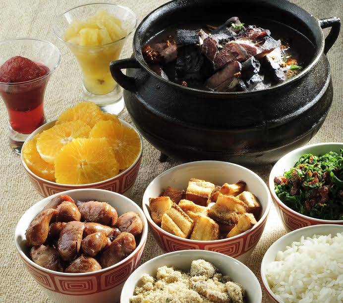 Rio Othon Palace faz feijoada com bateria da Mocidade