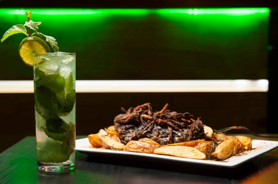 Fraldinha do Ozzy e mojito: boas pedidas do Cafofo Pub Fraldinha do Ozzy e mojito: boas pedidas do Cafofo Pub