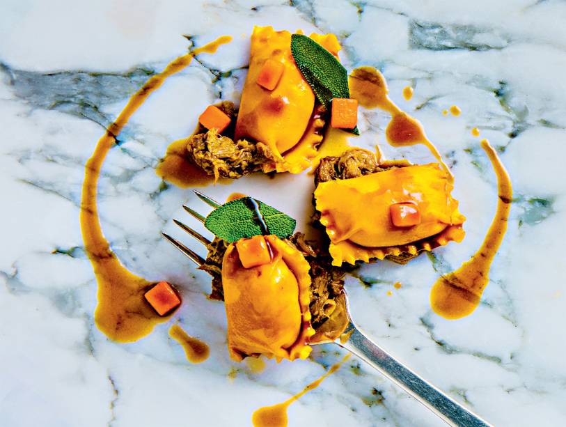 Agnellotti de abóbora e pato desfiado (R$ 118,00): opção à la carte Agnellotti de abóbora e pato desfiado (R$ 118,00): opção à la carte