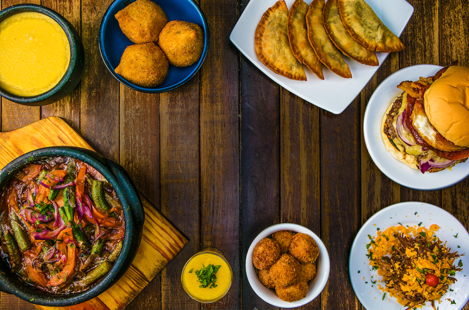 Coxinha, pastel de feijão e hamburger de costela: destaques do cardápio