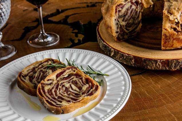 Presunto cru, queijo brie e maionese de brasa: boa opção do menu Presunto cru, queijo brie e maionese de brasa: boa opção do menu