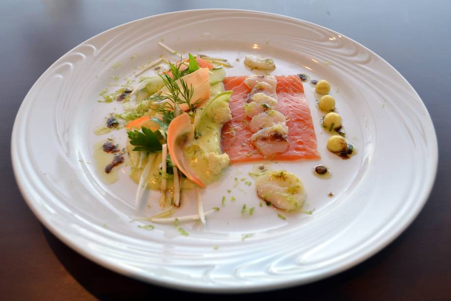 Carpaccio de salão com vieiras: entrada no Skylab Carpaccio de salão com vieiras: entrada no Skylab