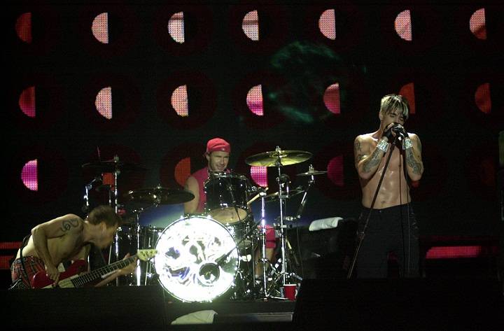 Os quatro integrantes da banda Red Hot Chili Peppers est&atilde;o de volta &agrave; edi&ccedil;&atilde;o de 2011 do festival<br>