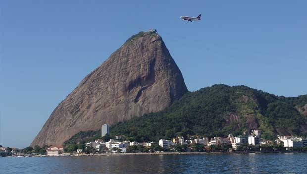 O P&atilde;o de A&ccedil;&uacute;car visto da Enseada de Botafogo<br>