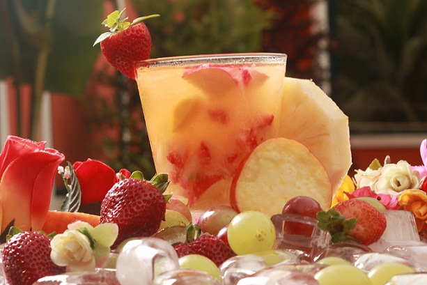 Com vista privilegiada para o Cristo e para as palmeiras do Jardim Botânico, a boa no Paxeco Bar é escolher uma mesa ao ar livre e degustar a novidade da primavera: caipivodca de salada de frutas, preparada com as mais frescas da estação (R$ 15,00). No De<br> Com vista privilegiada para o Cristo e para as palmeiras do Jardim Botânico, a boa no Paxeco Bar é escolher uma mesa ao ar livre e degustar a novidade da primavera: caipivodca de salada de frutas, preparada com as mais frescas da estação (R$ 15,00). No De<br>