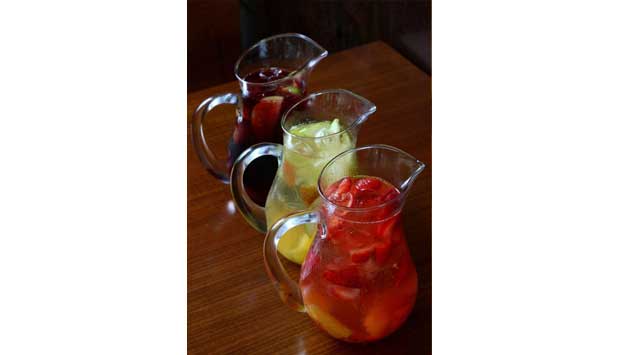 No especializado na cozinha espanhola, faz sucesso a sangria água de valência. Leva, entre outros ingredientes, espumante e suco de laranja<br> No especializado na cozinha espanhola, faz sucesso a sangria água de valência. Leva, entre outros ingredientes, espumante e suco de laranja<br>