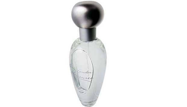 Idealizado em 1995, &eacute; uma fragr&acirc;ncia floral, com violeta, pe&ocirc;nia, jasmim e rosa. "Queridinhas das mulheres, as notas de flores, com apelo rom&acirc;ntico, s&atilde;o encontradas em boa parte das ess&ecirc;ncias lan&ccedil;adas nessa &eacute;poca", afirma o perfumista Adilson Rato, da cas<br>