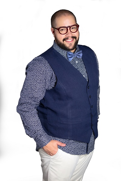 Tiago Abravanel estreia musical sobre Charlie Brown e sua turma, confessa ser geek e fala sobre Silvio Santos