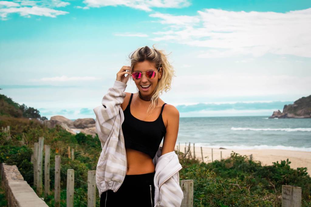 Cabeleireira de famosas como Suzana Vieira e Viviane Araújo lança as mechas Blond Surfer para o verão