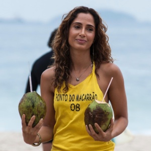 Camila Pitanga será vendedora de coco na próxima novela das nove e grava direto em praia da Zona Sul