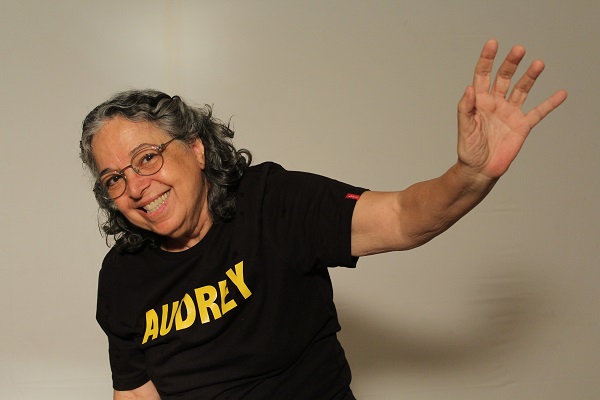 “O teatro é uma arte erótica”: uma conversa com Camilla Amado