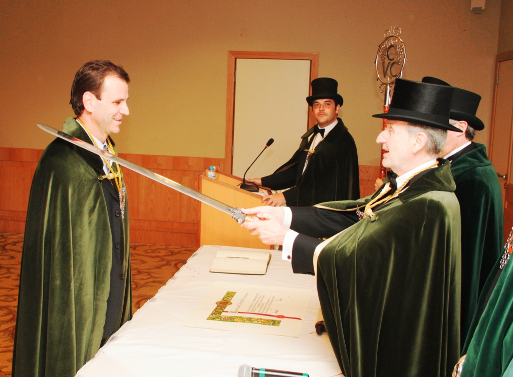 Prefeito Eduardo Paes aproxima-se do vinho