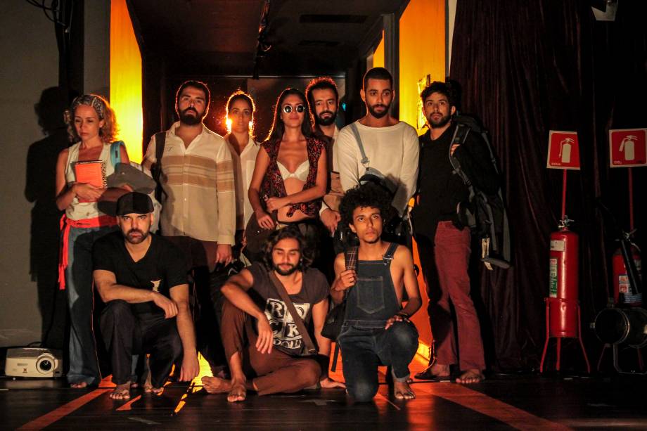 Próxima Parada: dramaturgia construída a partir da vida e da obra dos autores José Vicente e Antonio Bivar Próxima Parada: dramaturgia construída a partir da vida e da obra dos autores José Vicente e Antonio Bivar