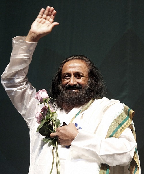 Guru indiano Sri Sri Ravi Shankar, que mediou acordo de paz com as Farc, na Colômbia, fala sobre violência no Rio
