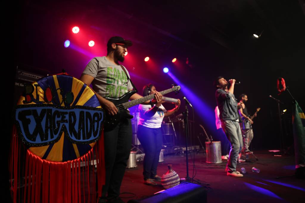 Rival faz esquenta para o Carnaval com baile à fantasia
