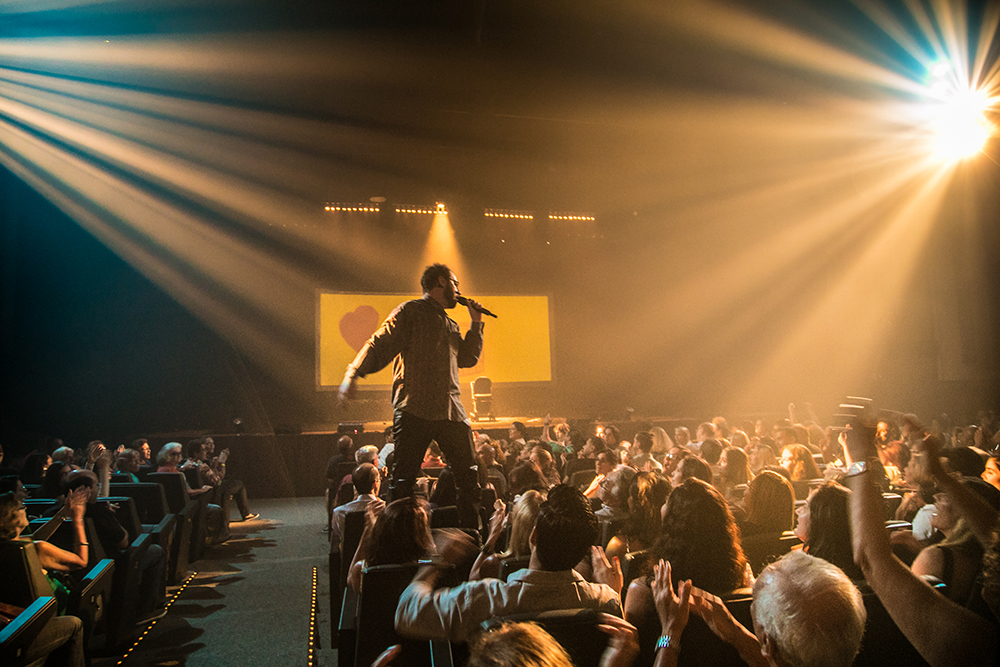 Musical sobre Renato Russo faz promoção nesta sexta (14)