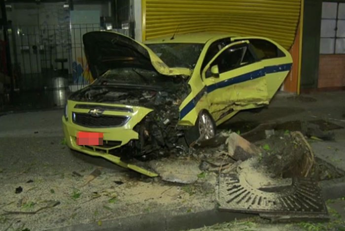 Colisão entre carros deixa seis feridos em Copacabana