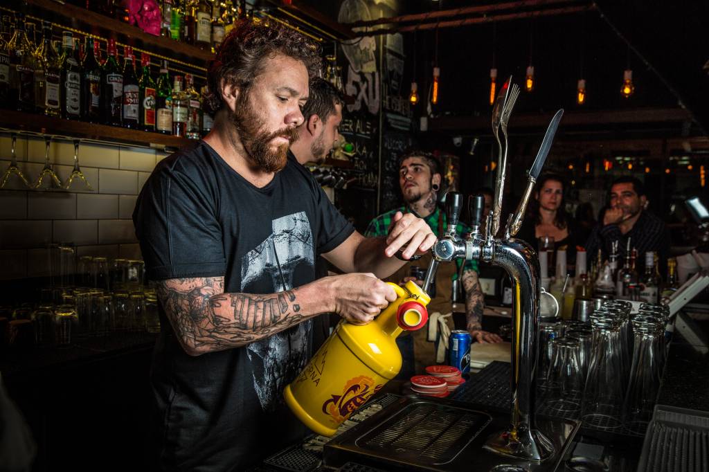 Bar com o DNA do Caverna levará drinques, petiscos e rock a Botafogo