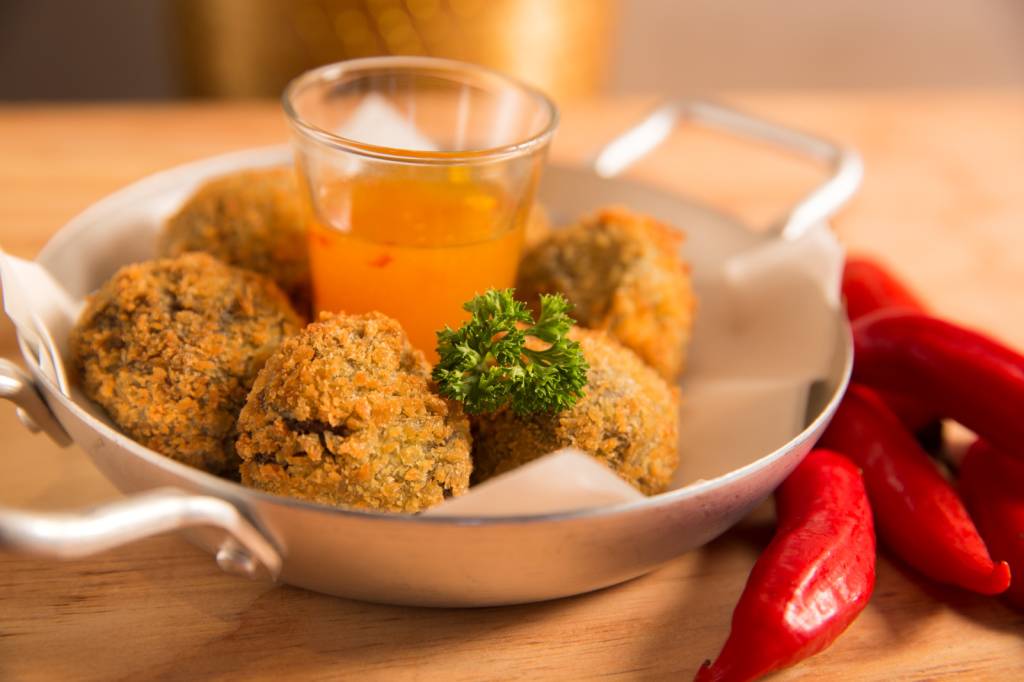 Espaço 7zero6 faz evento carnavalesco com petiscos de botequim