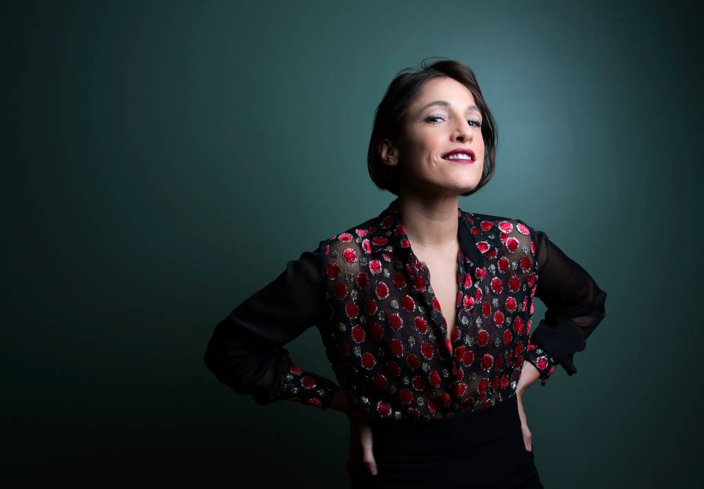 Carminho visita o repertório de Tom Jobim no Vivo Rio