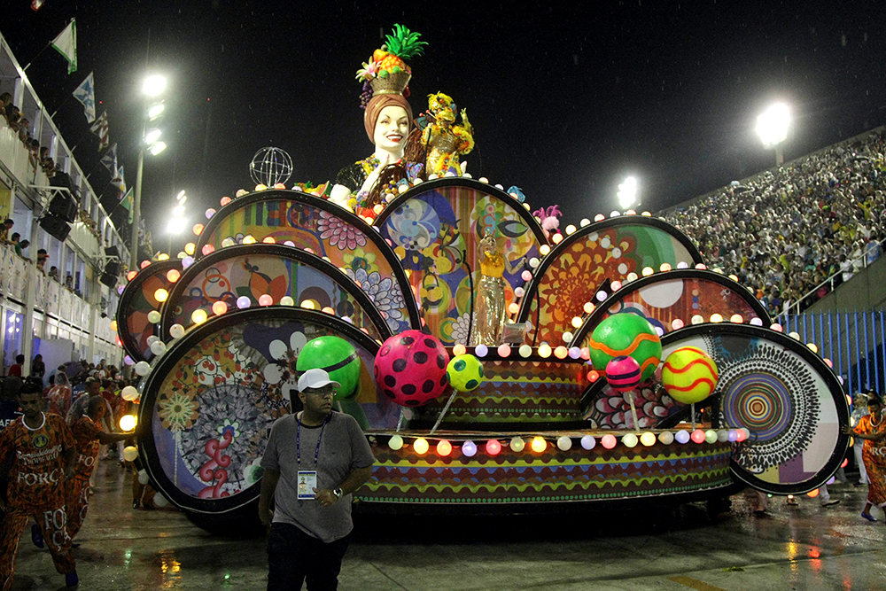 Acidentes expõem problemas no socorro a emergências na Sapucaí