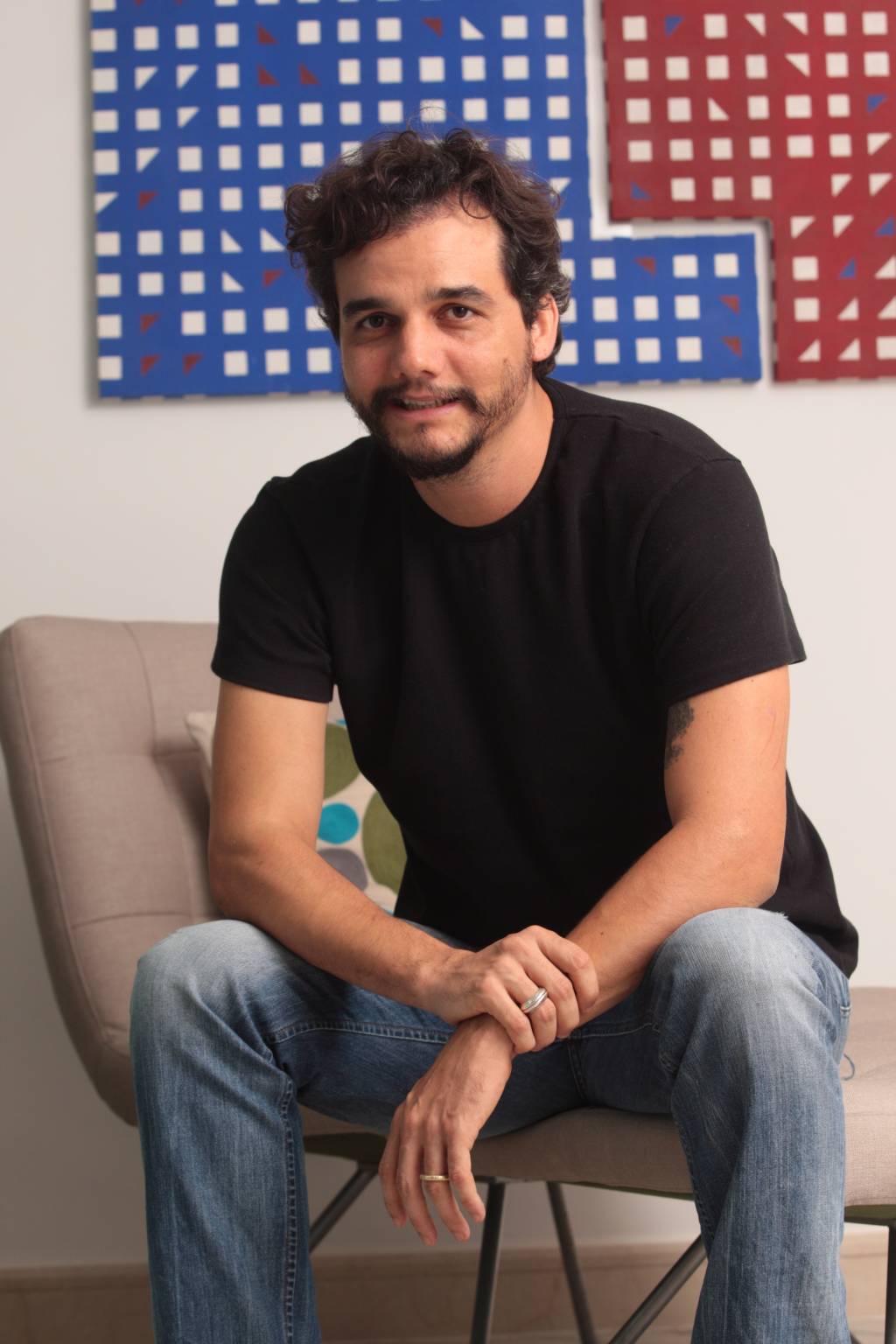 Wagner Moura processa revista por uso indevido de imagem