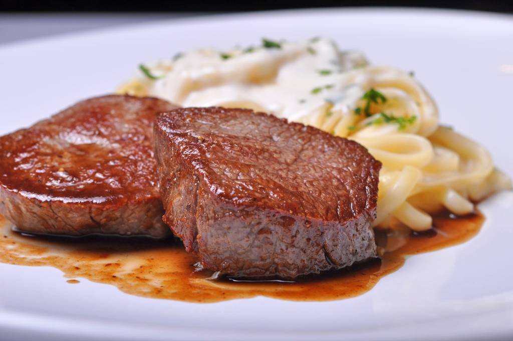 Uh Lalá serve jantar a 39 reais