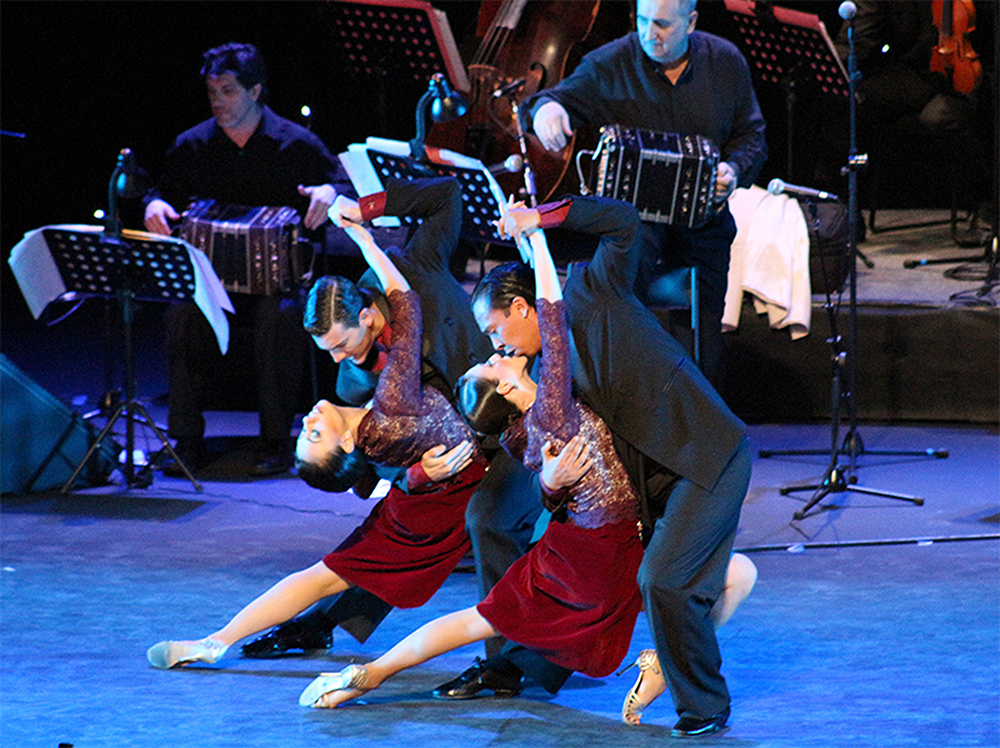 Noite dedicada ao tango no Theatro Municipal