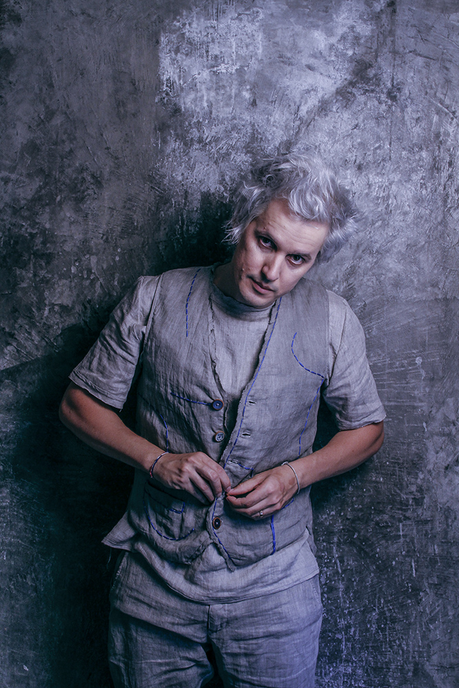 Tibério Azul mostra seu novo trabalho no Rival com convidados