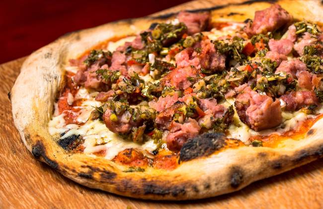 Pizza Tango (luinçuiça fresca, provolone e chimichurri) – Filico…