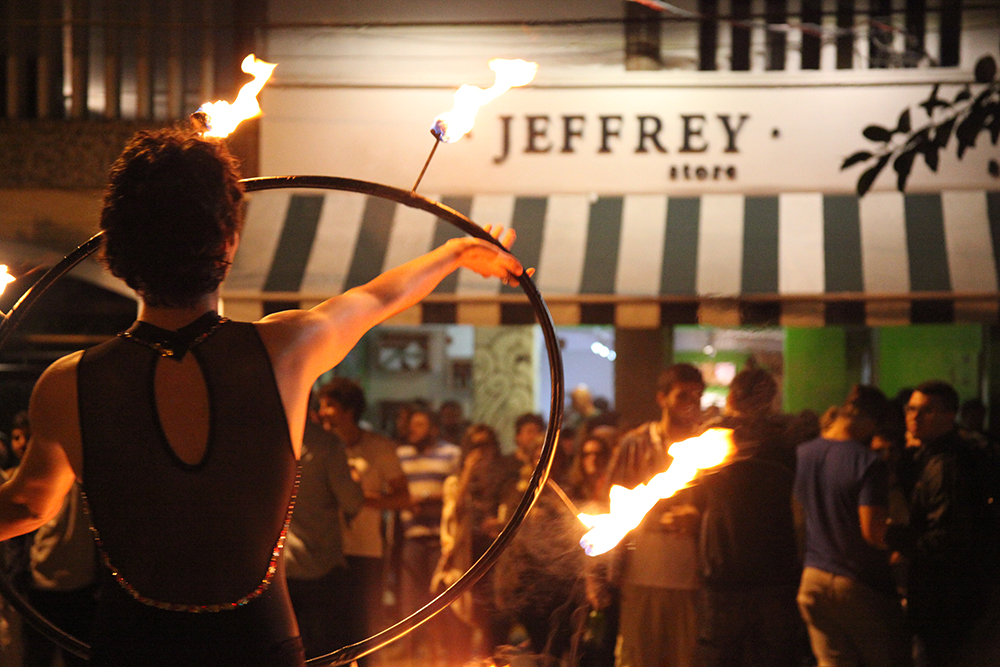 Jeffrey celebra terceiro aniversário com festa gratuita na rua