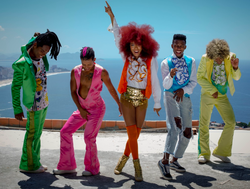 Matheus VK faz show com Dream Team do Passinho na Gamboa