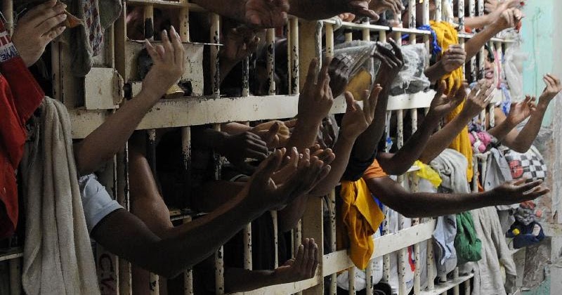 Presos poderão abater 1 dia de pena a cada de 3 de trabalho voluntário