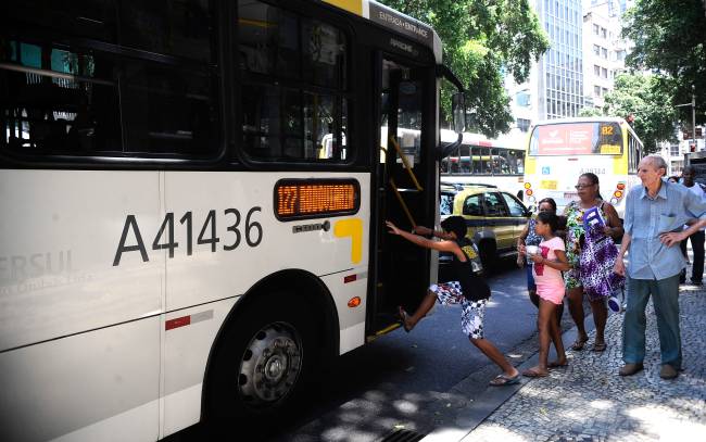 Calor: motoristas poderão usar bermuda até 31 de março