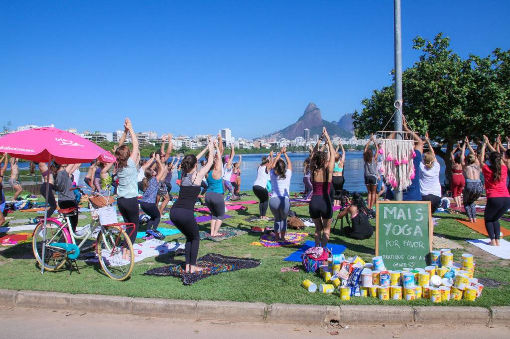 Melissa lança tapete em aula de ioga gratuita na Lagoa
