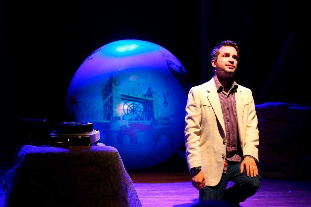 Duas peças voltam à programação